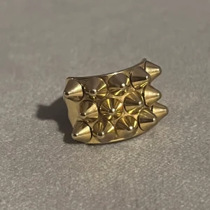 Edblad guld ring - Edblad guld ring i fint skick. Nypris: 399 kr  Mitt pris: 250 kr Storlek: 17,5 