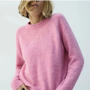 Rosa stickad tröja - Fin rosa stickad tröja från zara. Fick i julklapp men var i fel storlek.