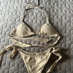 Bikini - Fin bikini från akbikinis, säljer pga för liten storlek.