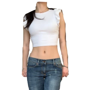 Volang topp från zara - T-shirt/magtröja från zara. Väldigt sparsamt använd.  Skriv för frågor eller bilder💞