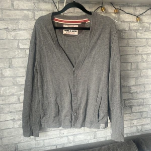 Cardigan - Cardigan från esprit i bra skick Storlek M