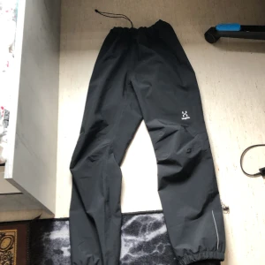 Hagalöfs byxor 164 - Säljer mina hagalöfs junior byxor ny pris 1000 säljer dom för 400 Bra skick inga skador kan diskutera pris