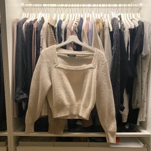 Tröja - Super snygg kräm vit tröja!