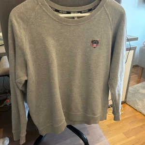 Tröja - Tröja från Kenzo, strl L men mer som en M.