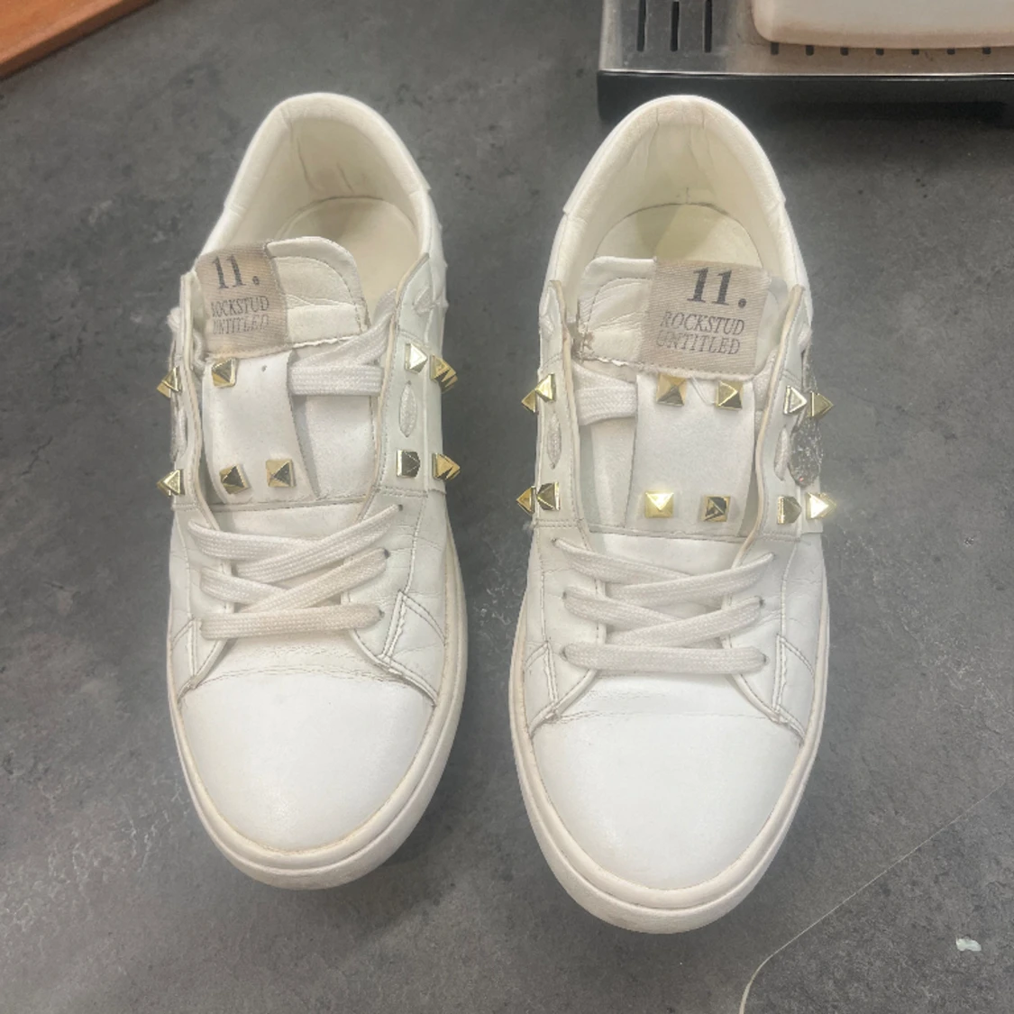 Rockstud Valentinos❤️ - 90