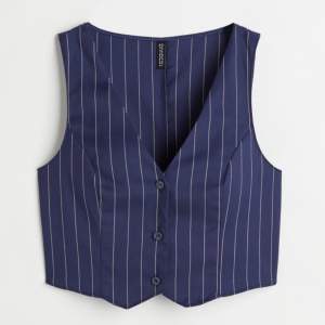great condition, used a handful of times out, striped dark blue h&m top. Size EUR 36