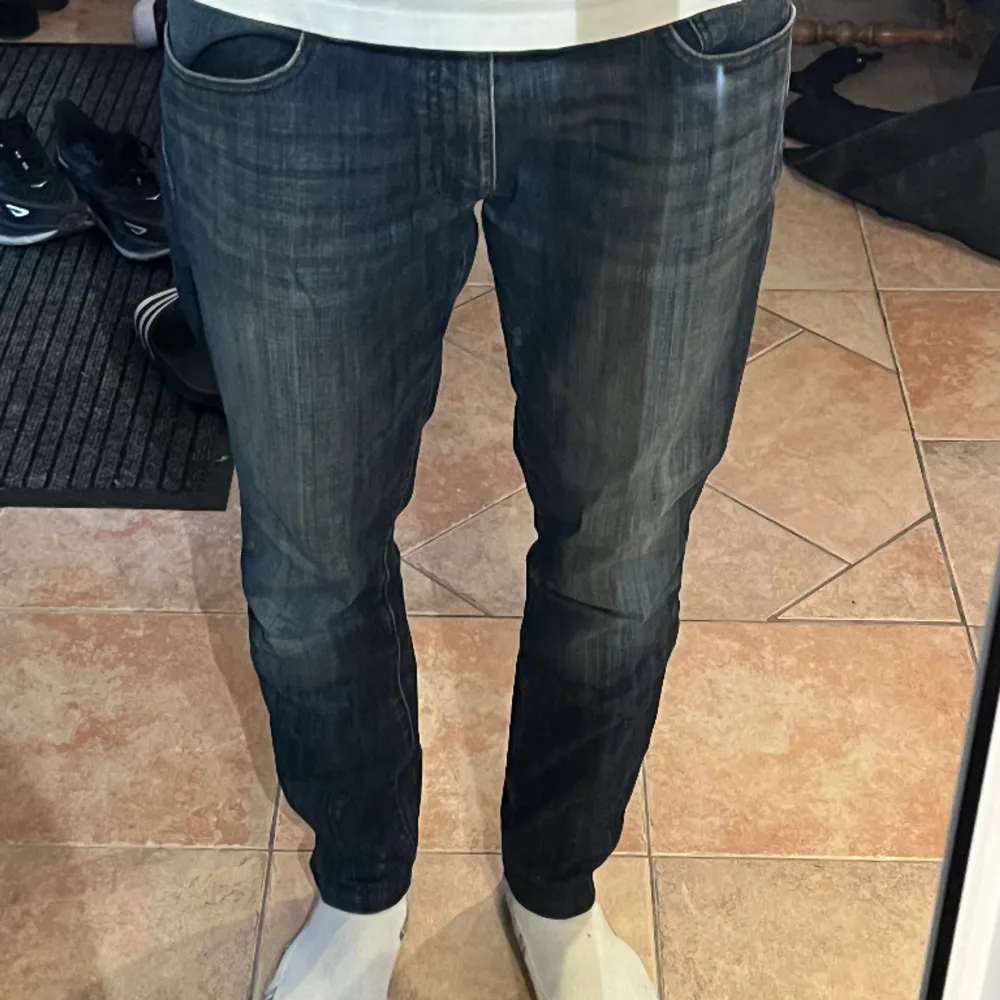 Polo Ralph Lauren Jeans | Bra skick och inga defekter | Jeansen är uppsydda ungefär 1cm | Skön slimfit och väldigt sköna jeans | Skriv vid några funderingar ⚡️⚡️| Pris går att diskutera vid snabb affär💸. Jeans & Byxor.