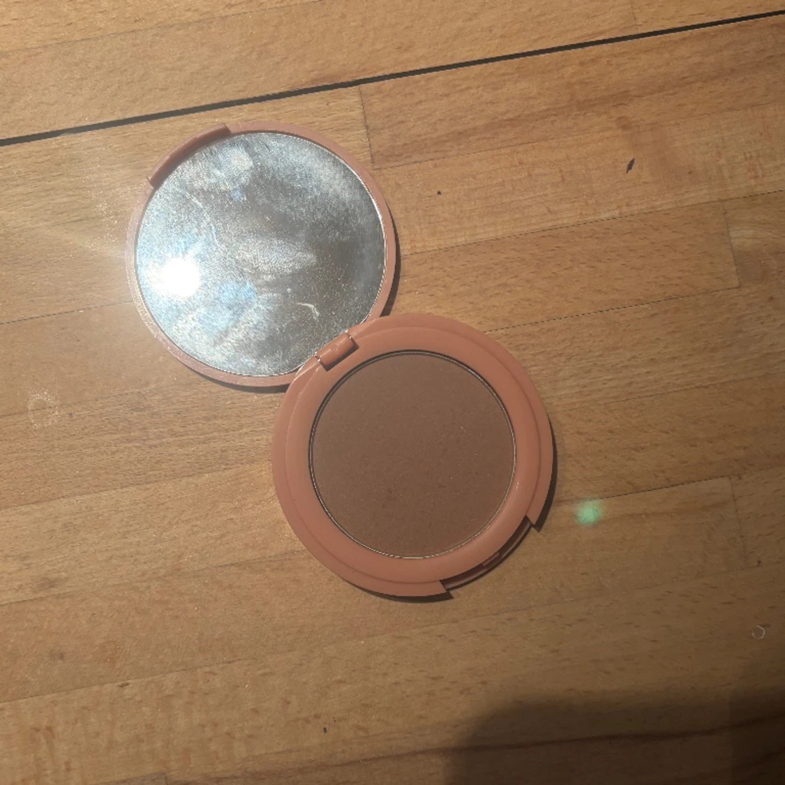 Cream bronzer och ett puder bronzer - 90