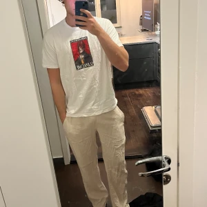American psyko X Supreme Tisha - Knapp använd. Inga fläckar eller skavanker. 10/10 skick. Behöver vara strykas nån gång.