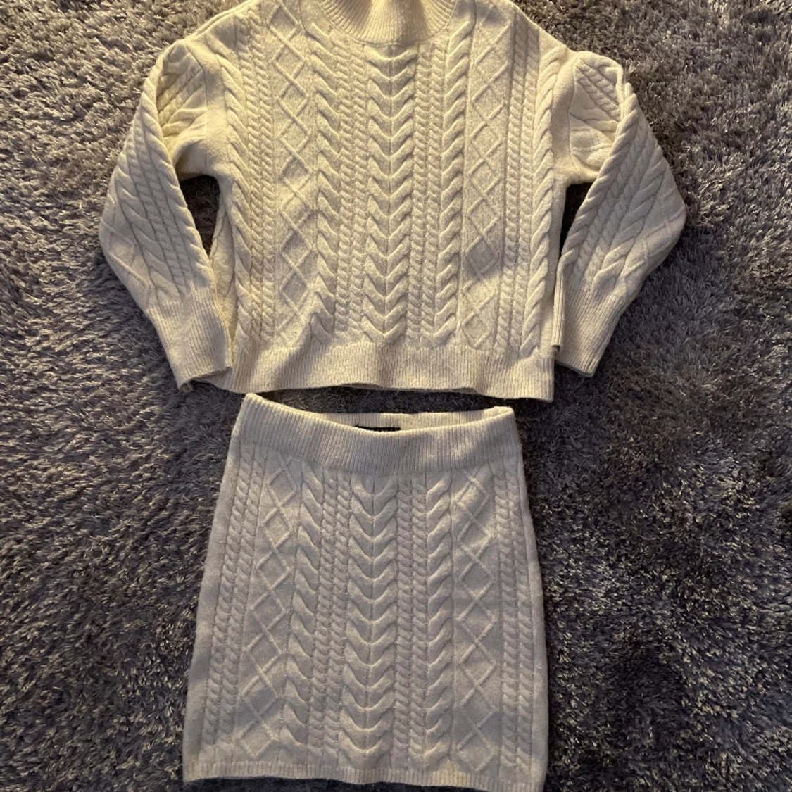 Stickat set, storlek 38