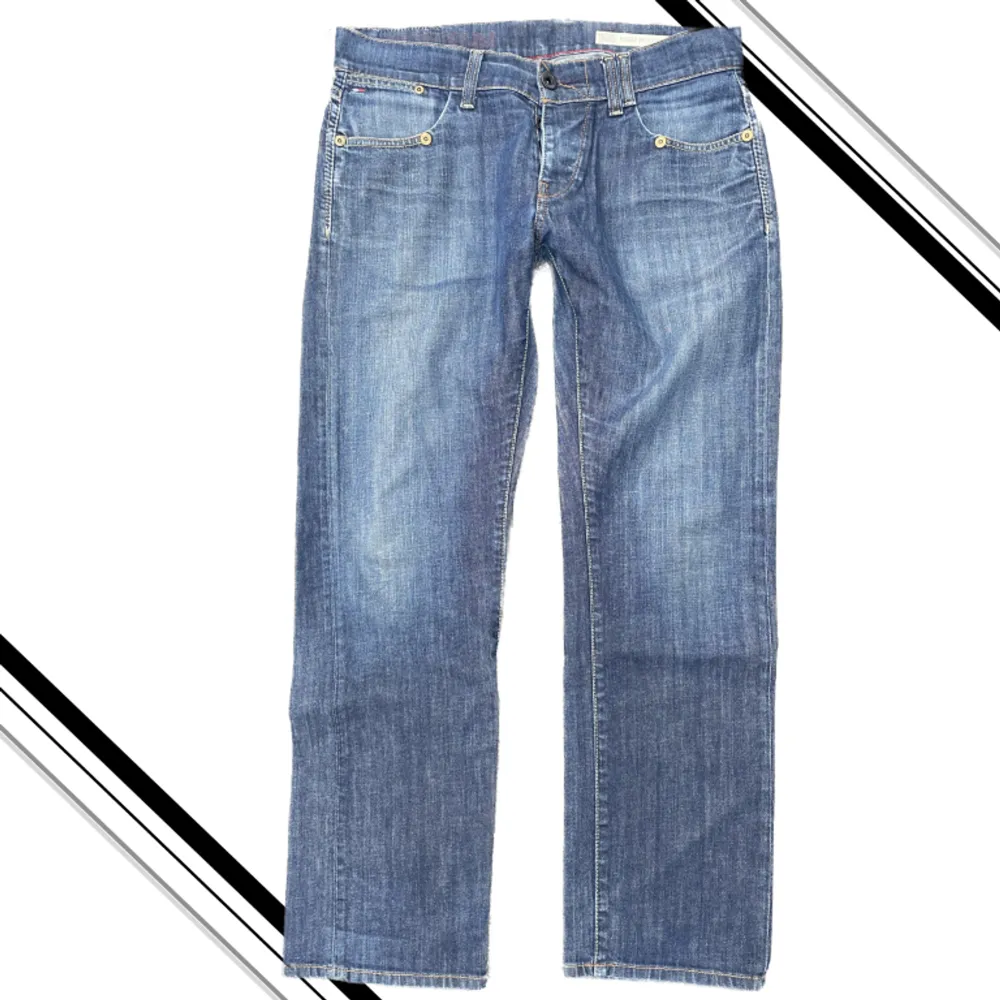 Midja: 95cm Innerben: 79cm Slitningar på gång i grenen (bild 3). Jeans & Byxor.