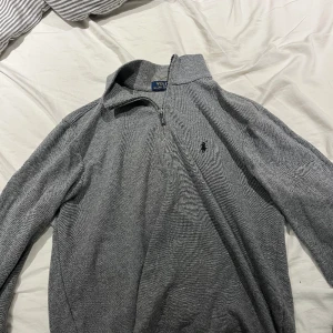 Ralph lauren tröja - Säljer min Ralph lauren tröja då den inte kommer till användning 