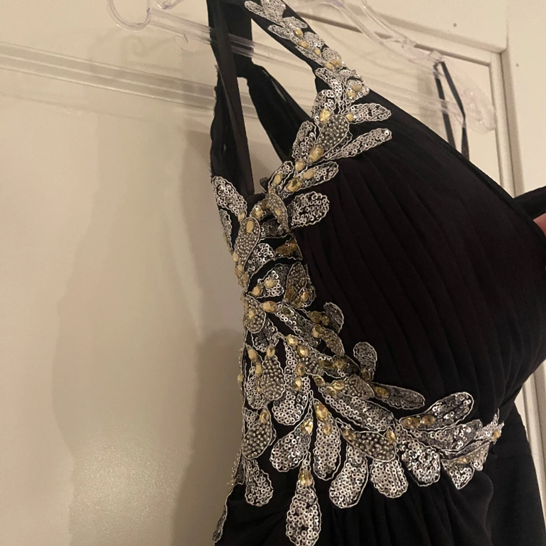 Balklänning med öppenrygg 