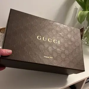 Klassisk Gucci Klackskor i storlek 37 & 1/2. Guccissima soft NERO. 37+ ECAP340487A Köpt på Cucci store i Milano!  Välskött  