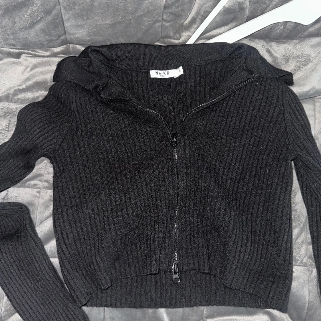 svart tröja/kofta - 90