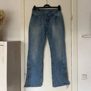 Lee vintage jeans - Jättecoola jeans från lee som jag säljer då dom tyvärr inte passar💕 står ingen storlek med midjemått är 37,5, bara att skriva ifall fler mått önskas!