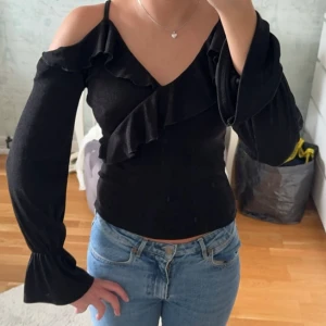 Volang blus - Jättefin volang blus från Gina tricot i storlek s