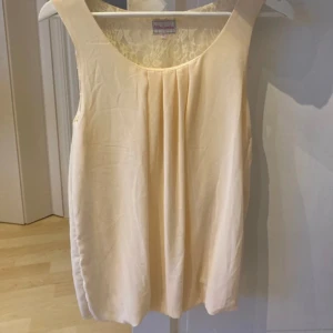 Fin topp - Säljer denna topp för 70kr plus frakt! Storlek M