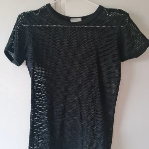 Retro nät topp  - Retro svart nät topp i storlek M men mer som S i storleken. I fint skick