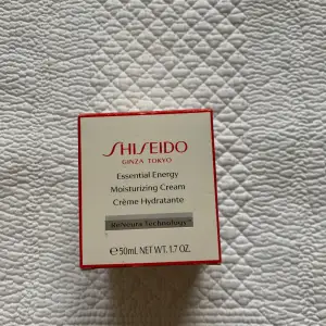 Ny oanvänd kräm från shiseido  Oanvänd 