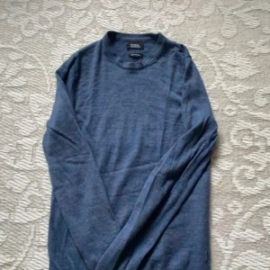 Merinotröja - 100% merinoull från GALERIES LAFAYETTE. S med passar XS. Nypris: 1200kr