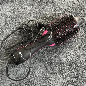 Värmeborste - Värmevborste från Revlon över bra men kommer it till användning endast testat den.