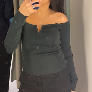 Topp/tröja  - Jätte snygg grön topp i storlek xs/s! Använd en gång