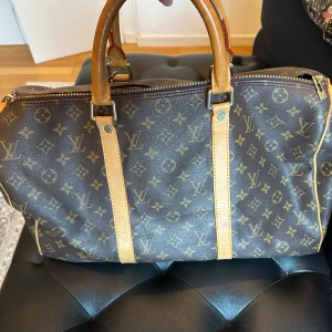 Louis Vuitton Keepall 45 - Säljer nu min Louis Vuitton Keepall 45. Använt men fint skick. Vintage 