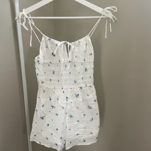 Playsuit  - Super gullig playsuit från hm.
