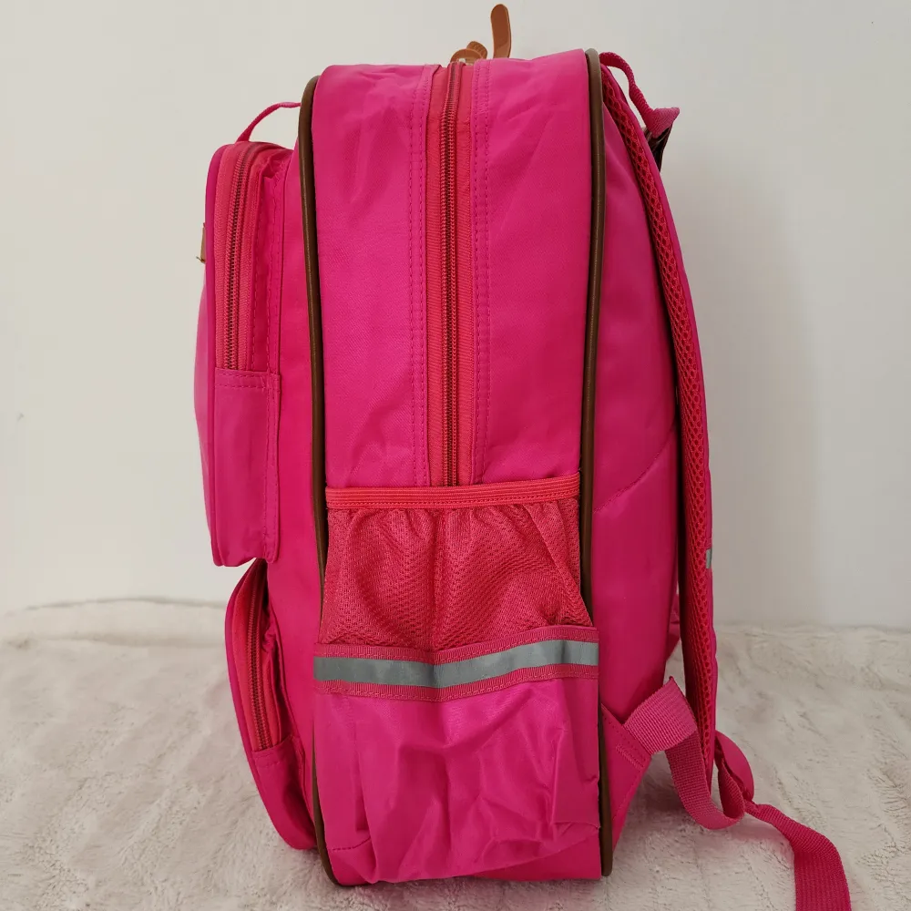 Helt ny och oanvänd ryggsäck i rosa. . Väskor.