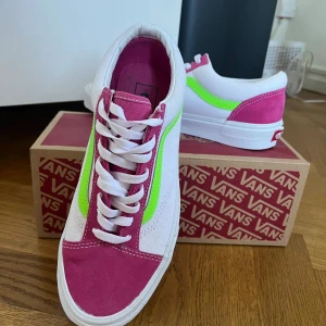 Vans sko - Helt oanvända pga fel storlek. Köpta för 900kr. 