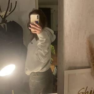 Low waist baggy - Lågmidjade lösa byxor i helt nytt skick, helt oanvända