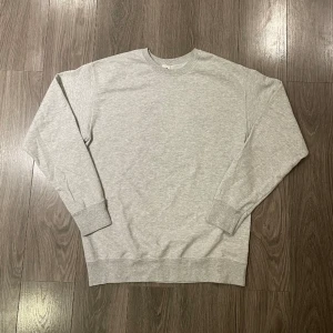 Vintage sweatshirt - Vintage sweatshirt i mycket bra skick. Skriv för frågor eller mått. Priset går att diskutera.