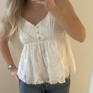 Top - Köpte secondhand men den passade tyvärr inte. Lånade bilder