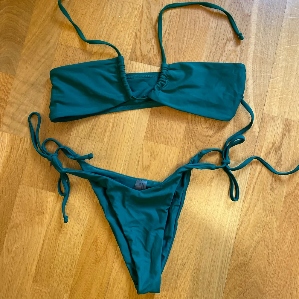 Fin grön bikini i storlek S. Överdelen är liten i storlek ☀️. Övrigt.