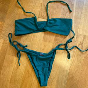 Fin grön bikini i storlek S. Överdelen är liten i storlek ☀️
