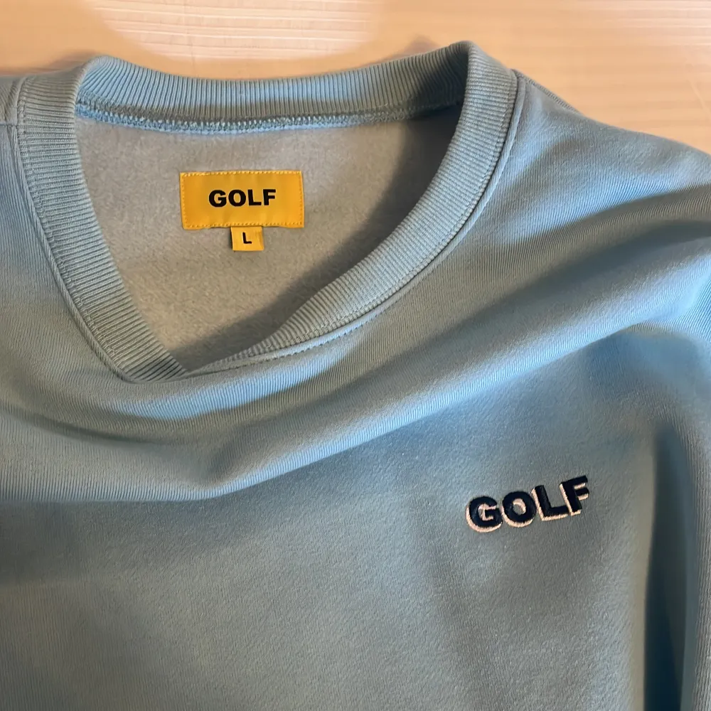 Köpte denna stiliga blåa GOLF WANG tröjan från deras webbshop 2022. Använd ett par gånger men inte längre. Inga fläckar, True-to-Size och riktigt bra kvalié. För mer bilder, fråga! . Tröjor & Koftor.
