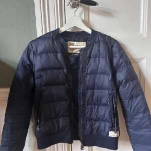 Odd Molly jacka - Suuper snygg jacka från Odd Molly, säljer pga att den är för liten, perfekt till våren!!