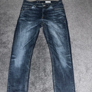 Tiger of Sweden Evolve  - Perfekta jeans för dig som är ute efter lite mer slim, skick 9/10 använda 2 gånger. Nypris 1499kr 