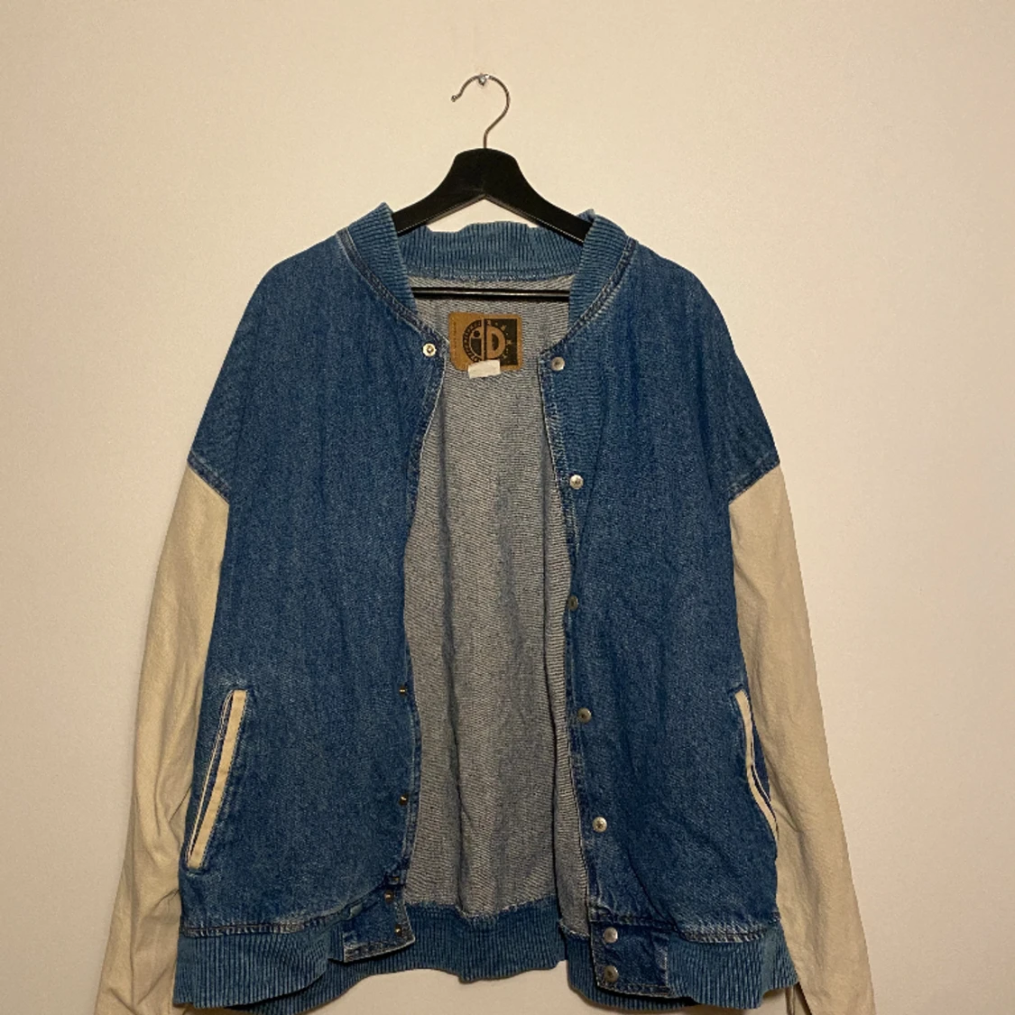 Vintage tunn jacka med snyggt motiv. - 90