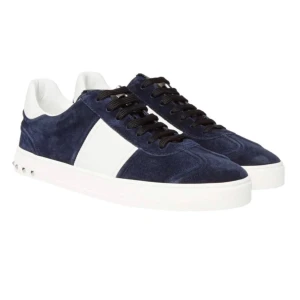 Söker Flycrews i storlek 39- 39.5 - Tjena, söker Valentino Flycrews i storlek 39 eller 39.5. Hör av er om ni säljer till bra pris 