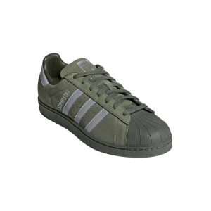 Sneakers adidas superstar  - Jag har storlek 38-39 och dom passar mig.