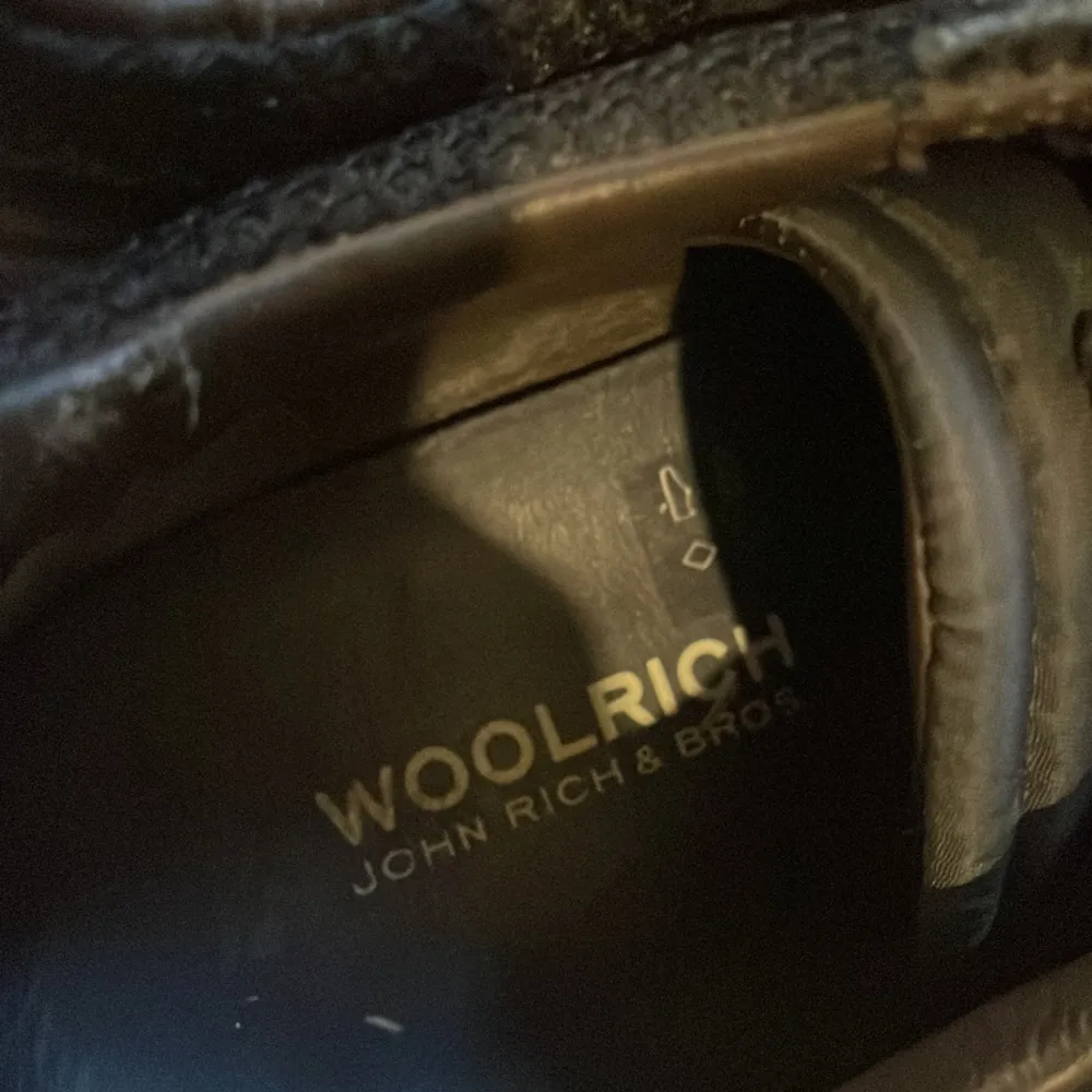 Woolrich skor/ trainers Storlek 42  Skick 8/10  En liten skada därför priset . Skor.