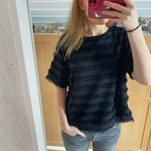 Topp - Topp från H&M som inte går att få tag på längre!! Knappt använd 🥰🥰