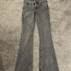 Säljer mina helt nya jeans från ginatricot. Har aldrig kommit till användning 