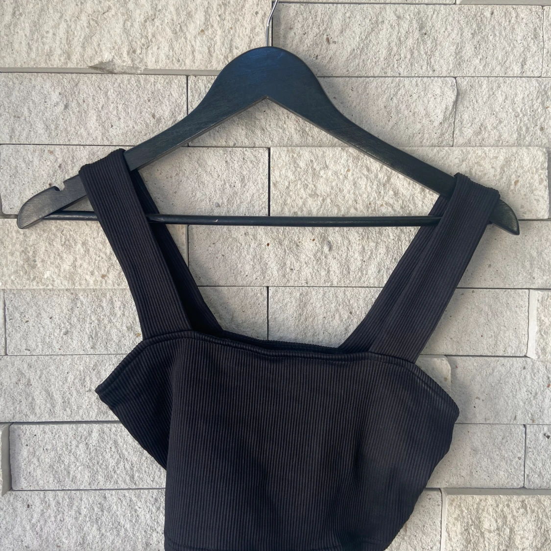 DIVIDED ribbad svart topp (S)