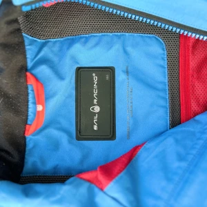 Sailracing Vårjacka - Bra skick.  Knappt använd Inga fläckar.  Storlek 160cm