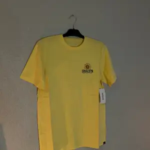 Helt ny T-shirt från ASOS. Då returtiden har passerat  Ny pris 499 kr