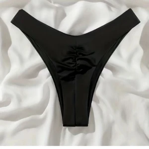 bikinitrosa - Bikinitrosor med scrunch, formar rumpan fint!😍 Aldrig använda då de inte passade mig.