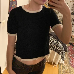 Zara tröja - Fin tröja från zara knit. Aldrig använd av mig så i bra skick, stickat material men sticks ej att ha på sig. Skriv vid frågor! 